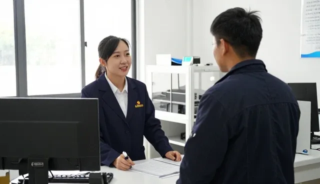 智能配电系统在复杂环境下的设备维保挑战与解决方案